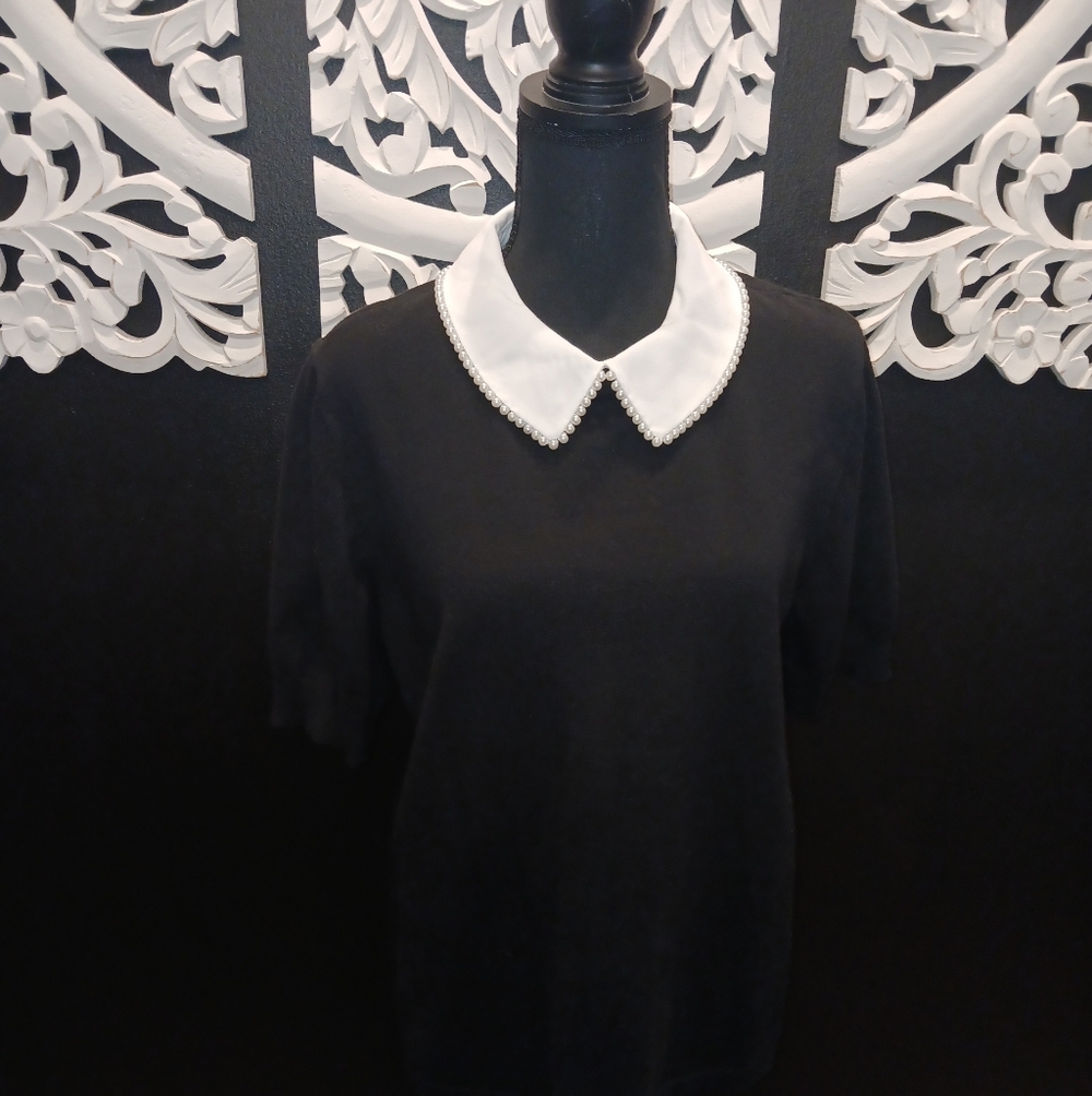 Black Top with White Pearl lined Collar
